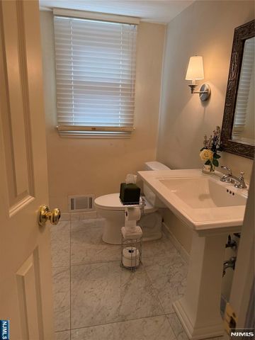 730 Floyd Street, Englewood Cliffs, NJ 07632