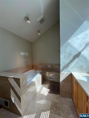 730 Floyd Street, Englewood Cliffs, NJ 07632