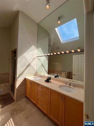 730 Floyd Street, Englewood Cliffs, NJ 07632