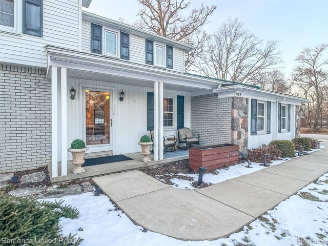 26028 Blossom Lane, Grosse Ile Township, MI 48138