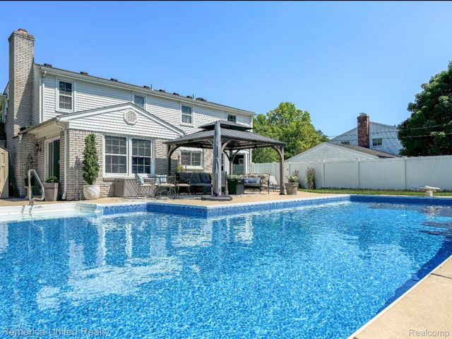 26028 Blossom Lane, Grosse Ile Township, MI 48138