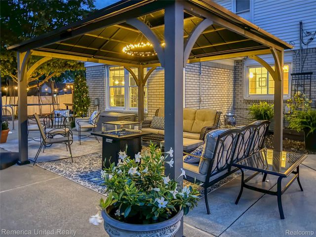 26028 Blossom Lane, Grosse Ile Township, MI 48138