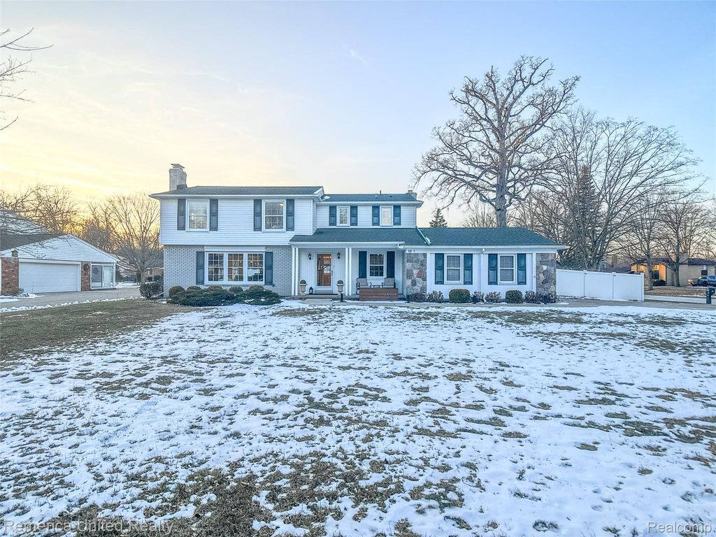 26028 Blossom Lane, Grosse Ile Township, MI 48138