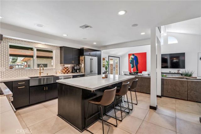 7702 De Soto, Canoga Park, CA 91304