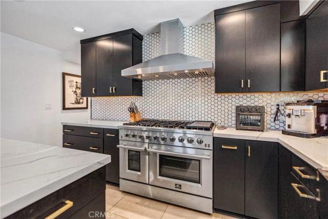 7702 De Soto, Canoga Park, CA 91304