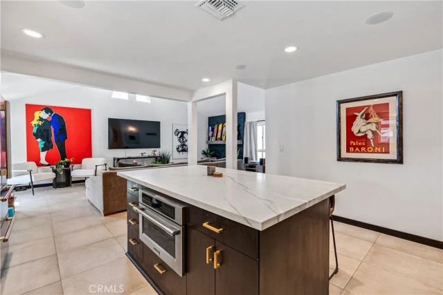 7702 De Soto, Canoga Park, CA 91304