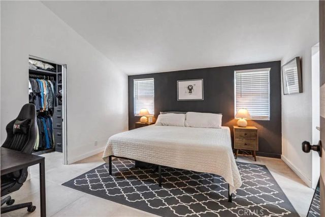 7702 De Soto, Canoga Park, CA 91304