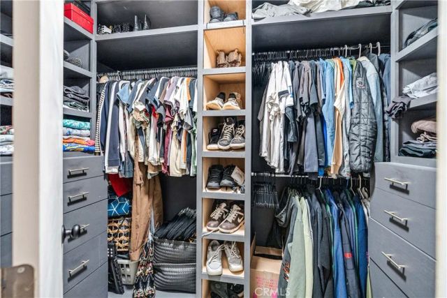 7702 De Soto, Canoga Park, CA 91304