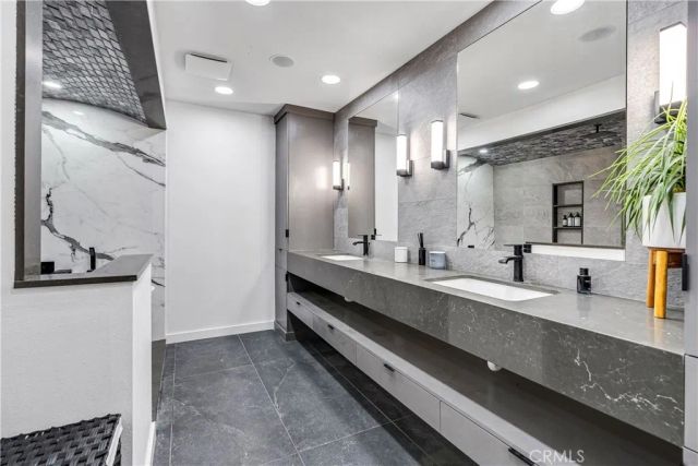 7702 De Soto, Canoga Park, CA 91304