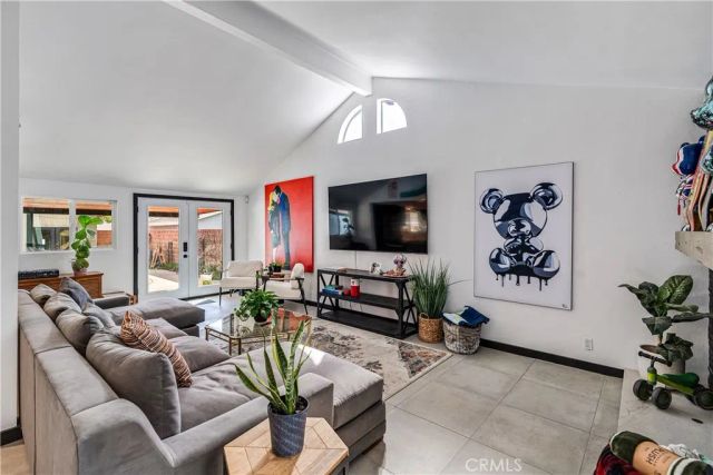 7702 De Soto, Canoga Park, CA 91304