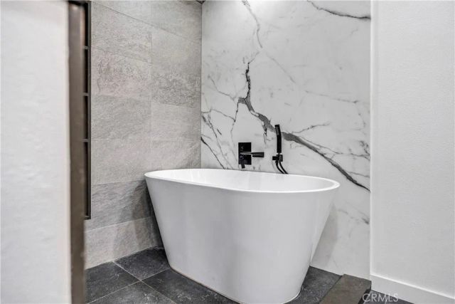 7702 De Soto, Canoga Park, CA 91304