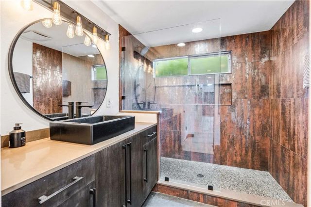 7702 De Soto, Canoga Park, CA 91304