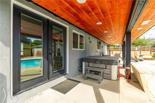 7702 De Soto, Canoga Park, CA 91304