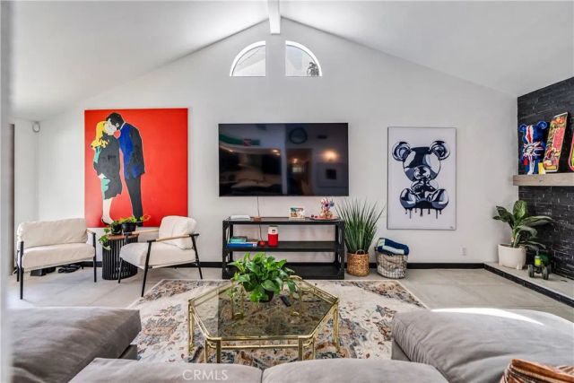 7702 De Soto, Canoga Park, CA 91304