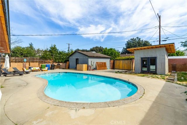 7702 De Soto, Canoga Park, CA 91304