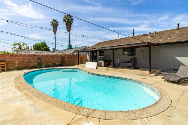 7702 De Soto, Canoga Park, CA 91304