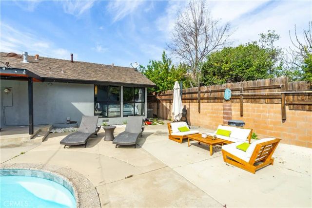 7702 De Soto, Canoga Park, CA 91304