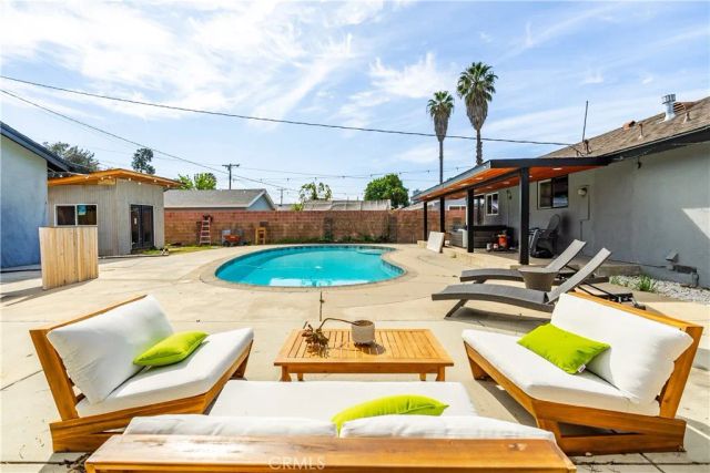 7702 De Soto, Canoga Park, CA 91304