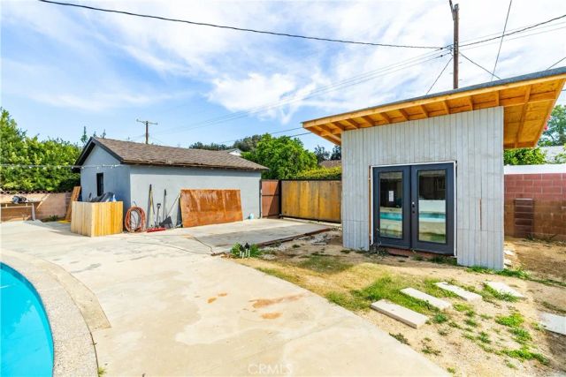 7702 De Soto, Canoga Park, CA 91304