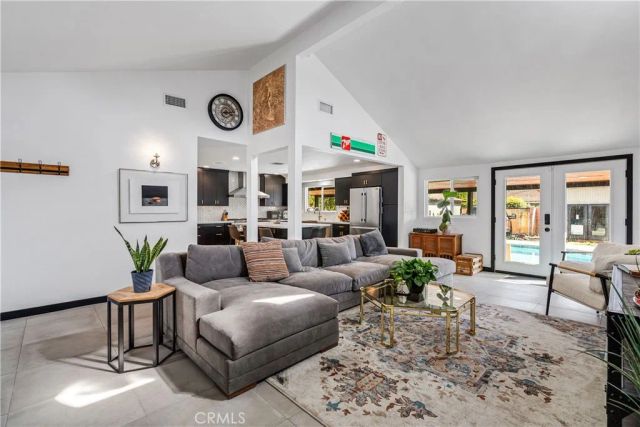 7702 De Soto, Canoga Park, CA 91304