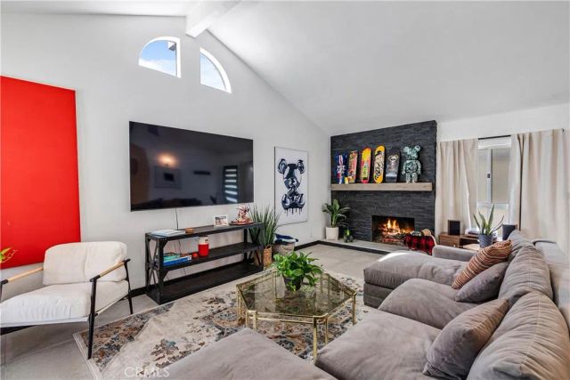 7702 De Soto, Canoga Park, CA 91304