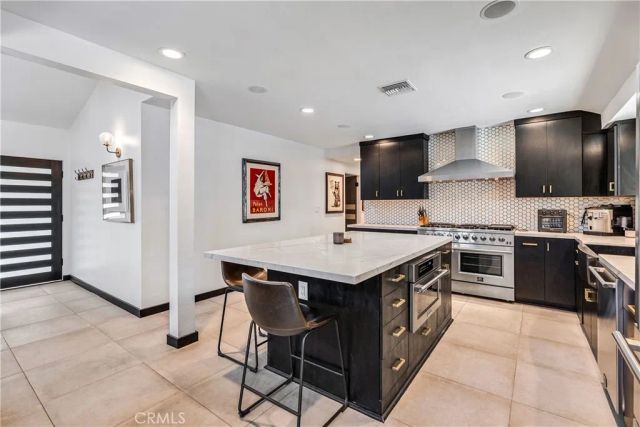 7702 De Soto, Canoga Park, CA 91304