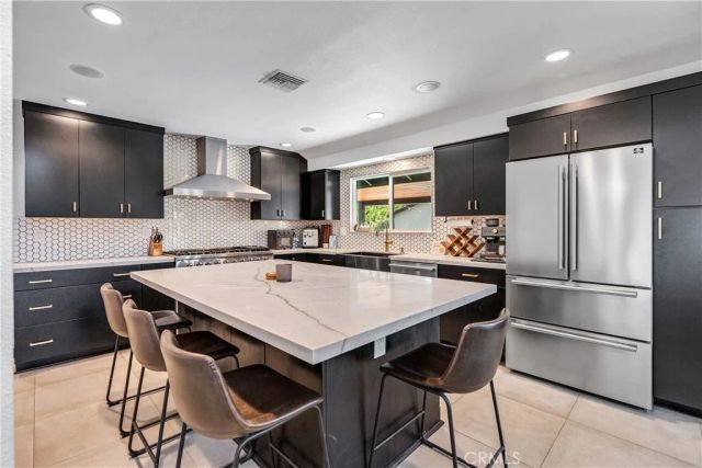 7702 De Soto, Canoga Park, CA 91304