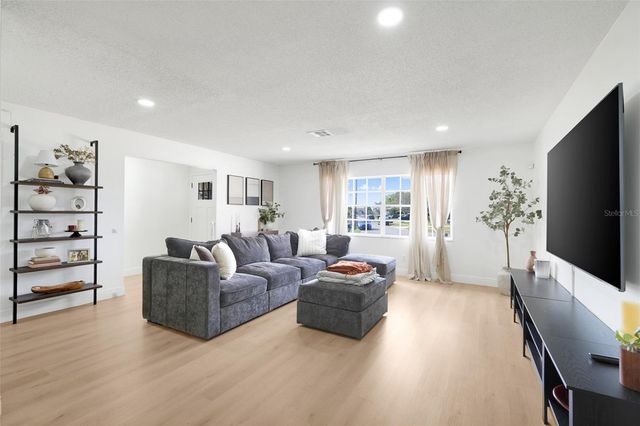 589 DEL RIO STREET, Orlando, FL 32839