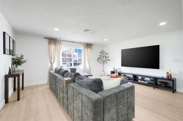 589 DEL RIO STREET, Orlando, FL 32839