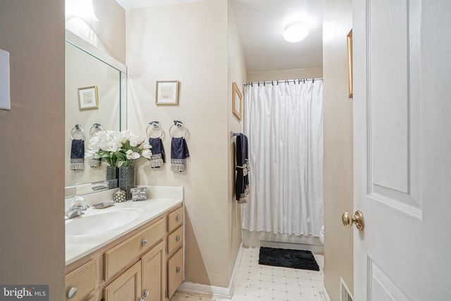 121 EUROPA BLVD, Cherry Hill, NJ 08003