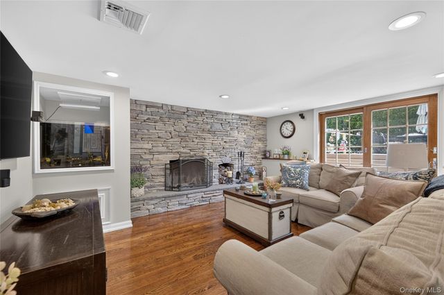 1 Ryan Court, Syosset, NY 11791