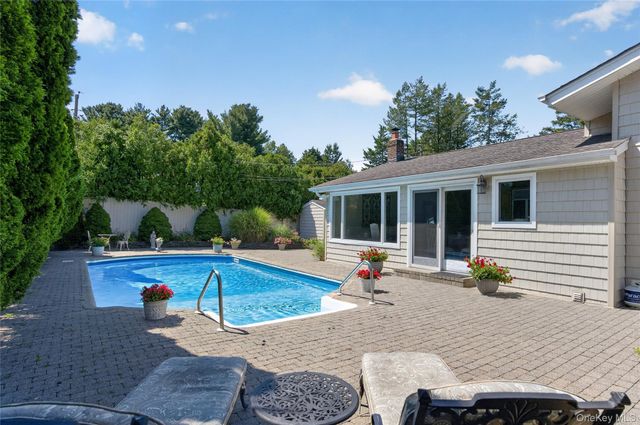 1 Ryan Court, Syosset, NY 11791