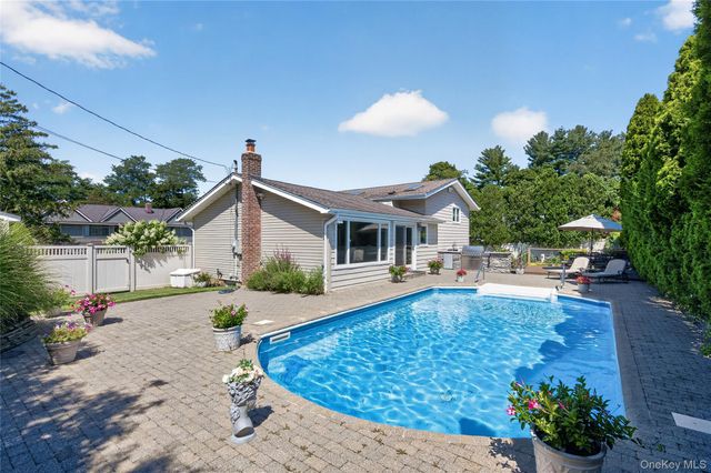 1 Ryan Court, Syosset, NY 11791
