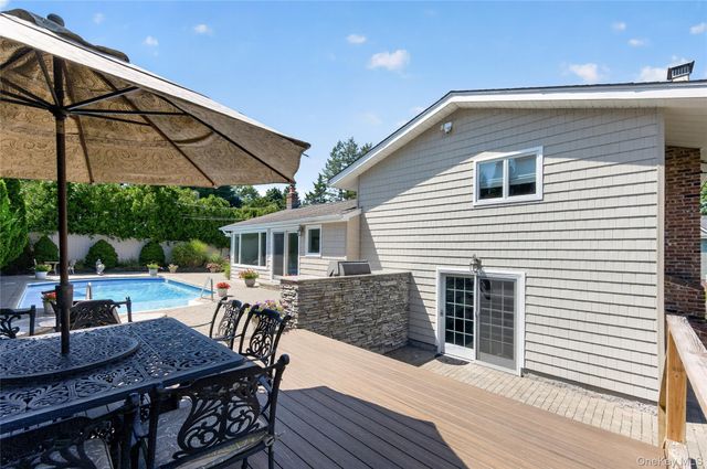1 Ryan Court, Syosset, NY 11791