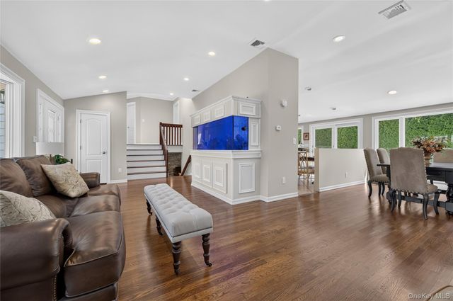 1 Ryan Court, Syosset, NY 11791