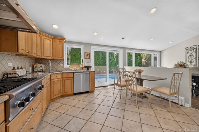 1 Ryan Court, Syosset, NY 11791