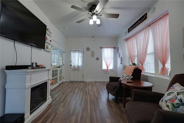 200 S Willis Avenue, Independence, MO 64050
