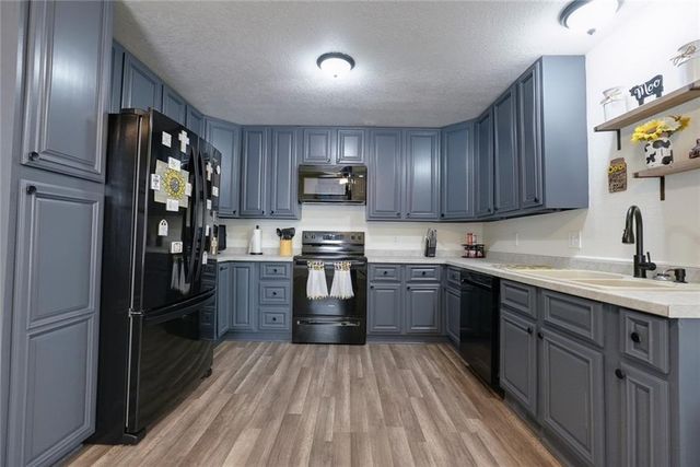 200 S Willis Avenue, Independence, MO 64050