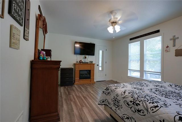 200 S Willis Avenue, Independence, MO 64050
