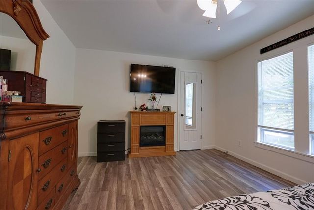 200 S Willis Avenue, Independence, MO 64050