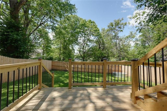 200 S Willis Avenue, Independence, MO 64050