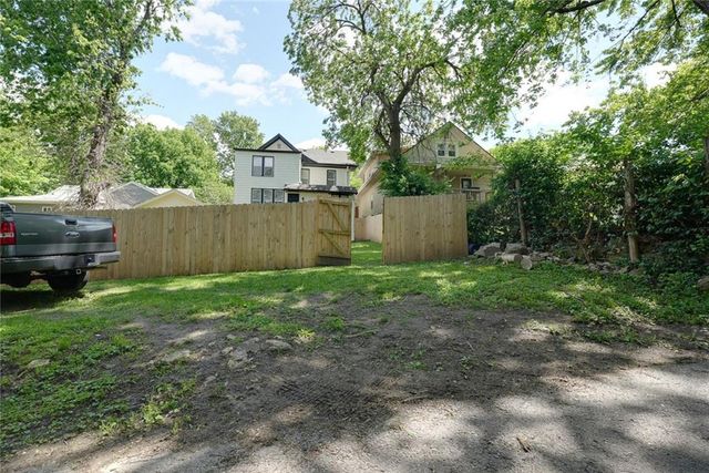 200 S Willis Avenue, Independence, MO 64050