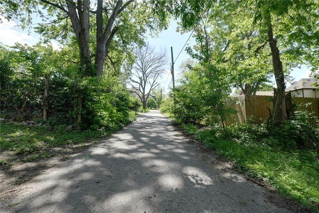 200 S Willis Avenue, Independence, MO 64050