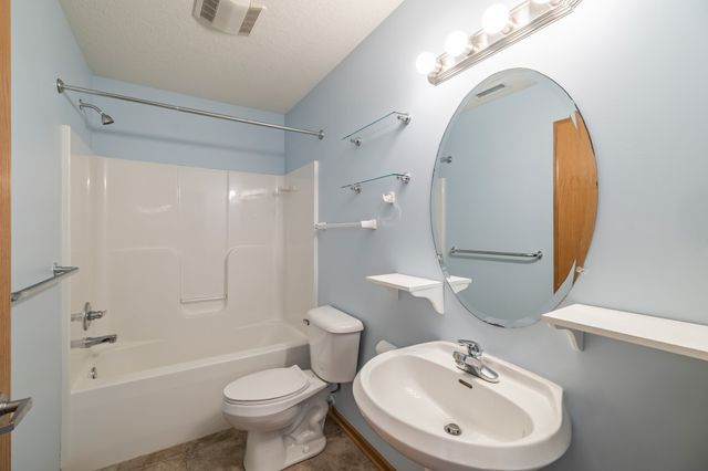 3218 SE Turnberry Drive, Ankeny, IA 50021