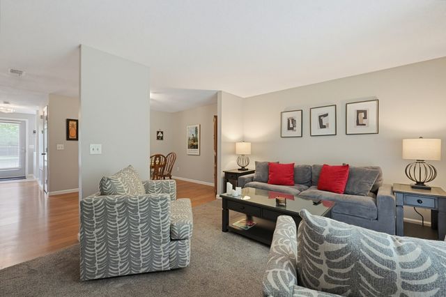 822 Maple Brook Rd 822, Bellingham, MA 02019