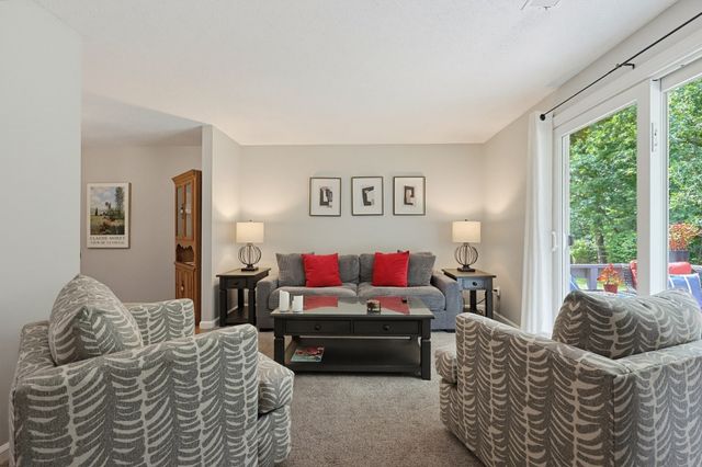 822 Maple Brook Rd 822, Bellingham, MA 02019