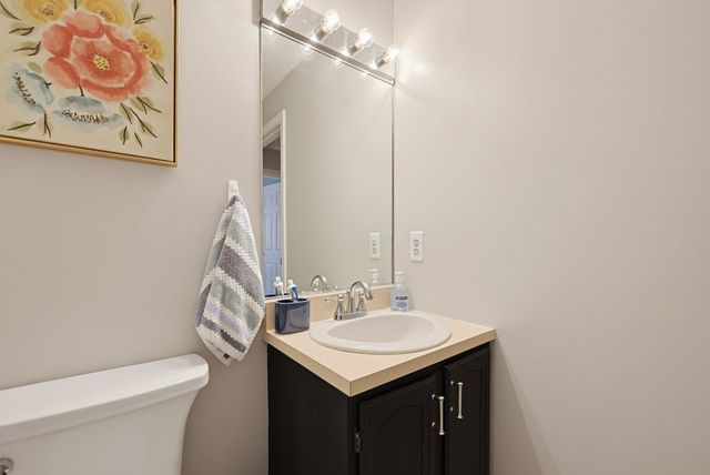 822 Maple Brook Rd 822, Bellingham, MA 02019