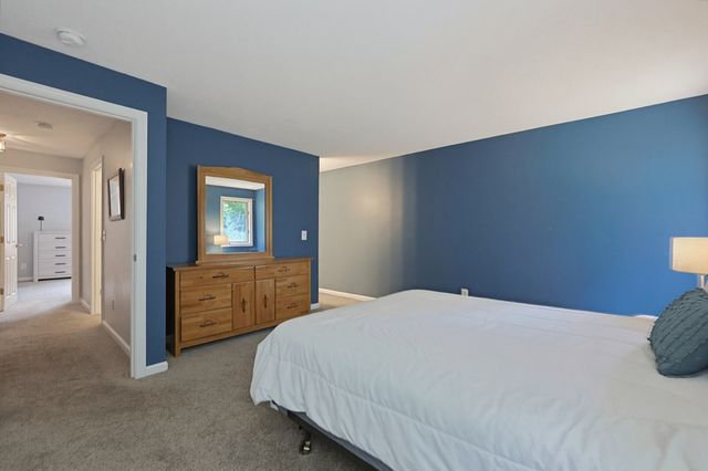 822 Maple Brook Rd 822, Bellingham, MA 02019
