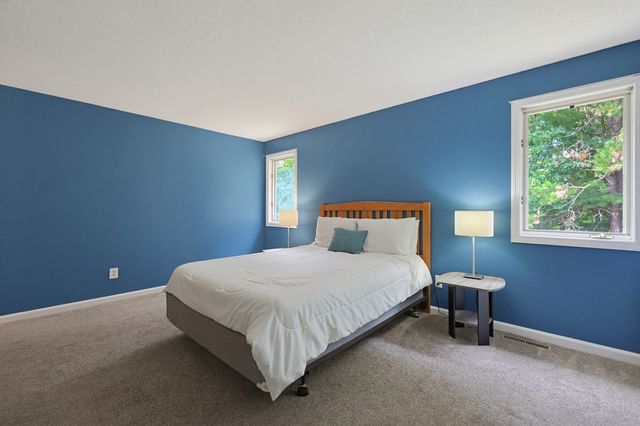 822 Maple Brook Rd 822, Bellingham, MA 02019