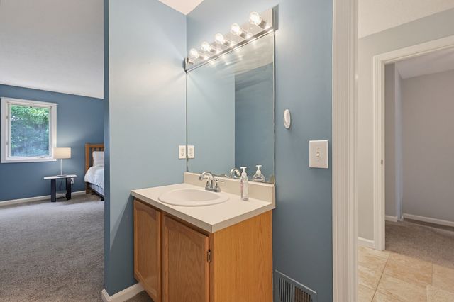 822 Maple Brook Rd 822, Bellingham, MA 02019